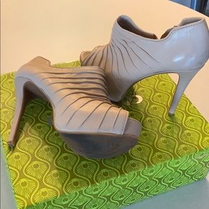 Gently worn Gianni Bini platform heels